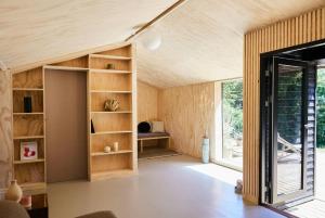 Let Inside And Outside Meet In Fjordly