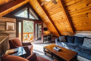 Welcome to The Refugio at Big Bear - Central Moonridge Retreat w Hot Tub