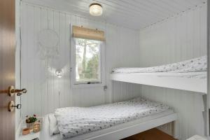 Charm And Idyll In Hou