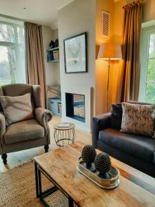 Forestry Chic Flat With Lake And Forest View