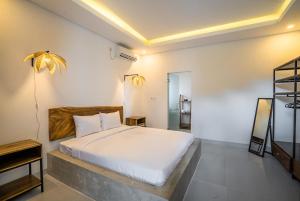 White Nights - 3BR Villa with Rooftop near Canggu