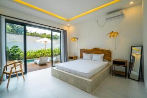 White Nights - 3BR Villa with Rooftop near Canggu