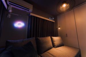 Showa Bloom Shinjuku Neon Den 102