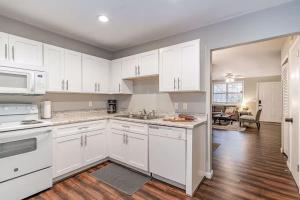 Recently Remodeled - Minutes from Downtown & BNA