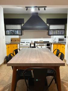 Casa de campo frente al río Colorado