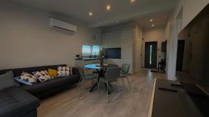 Krastos - māja Breksis