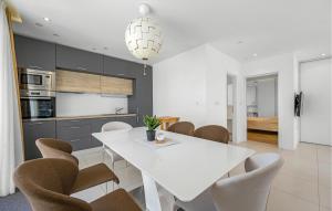 Cozy Apartment In Murter - Csv283