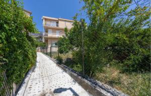 One Bedroom Nice Apartment In Podgora 