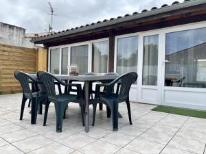 Maisons de vacances Maison familiale 3 pieces, centre Saint-Pierre d-Oleron, pres des commodites - FR-1-246A-359 : photos des chambres