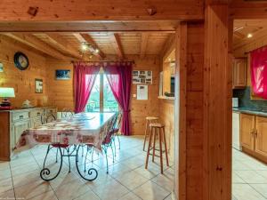 Chalet typiquement franc-comtois avec Wifi et cheminée à Étobon - FR-1-583-405