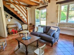 Maisons de vacances Maison forestiere paisible avec piscine et animaux admis - FR-1-583-423 : photos des chambres