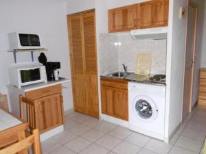 Villas Charmante villa T2 mezzanine avec cour, jardin, veranda, barbecue et parking prive, proche plage et commerces - FR-1-797-2 : photos des chambres