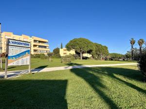 Appartements Studio a La Londe-les-Maures avec terrasse - FR-1-826-14 : photos des chambres