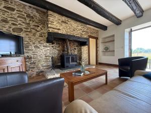 Maisons de vacances Maison en pierres authentique avec jardin au coeur du Perigord Vert - FR-1-839-5 : photos des chambres