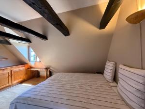 Maisons de vacances Maison en pierres authentique avec jardin au coeur du Perigord Vert - FR-1-839-5 : photos des chambres