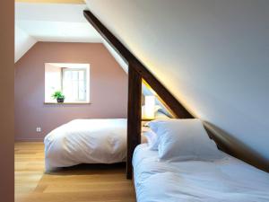 Maisons de vacances Gite de charme renove avec cheminee a Fondremand - FR-1-583-422 : photos des chambres
