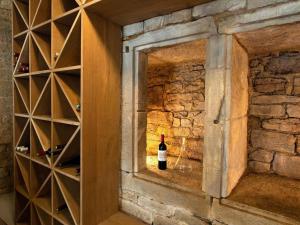 Maisons de vacances Gite de charme renove avec cheminee a Fondremand - FR-1-583-422 : photos des chambres