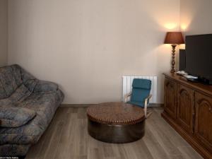 Maisons de vacances Charmant gite renove dans parc avec terrasse - FR-1-583-428 : photos des chambres