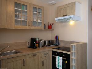 Maisons de vacances Charmant gite renove dans parc avec terrasse - FR-1-583-428 : photos des chambres