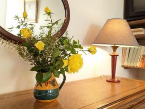 Maisons de vacances Gite de charme avec jardin a Vauvillers - FR-1-583-435 : photos des chambres