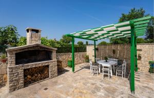 Beautiful Home In Benkovac With Wifi 