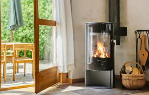 Lovely Home In Højslev With Kitchen