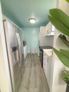 Chic Waikiki Skytower Apartment condo