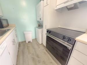 Chic Waikiki Skytower Apartment condo