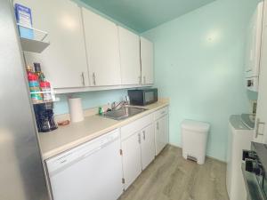 Chic Waikiki Skytower Apartment condo