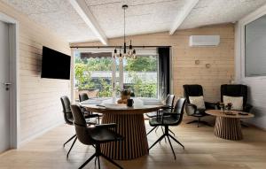 Beautiful Home In Ebeltoft With Sauna