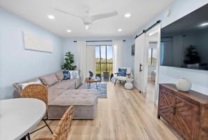 Admirals Bay 152 Canal Front, Balcony