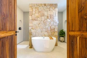 3min walk to the beach, night market, restaurant, Humble House 2