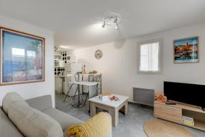 Between Mountain And Sea - Happy Rentals