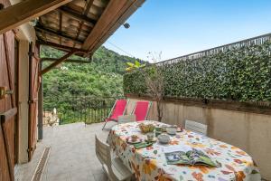 Between Mountain And Sea - Happy Rentals