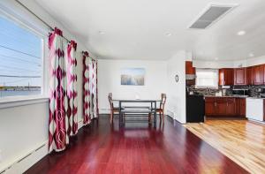 Spacious 7BD Lake View mins to Beach & Boardwalk