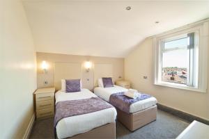 Standard Twin Room room in The Royal Boston Hotel