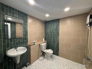 Heart of D1 Iconic View Stylish 4BR 15th Floor