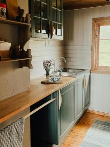 Charming 70S Cabin With Stunning View