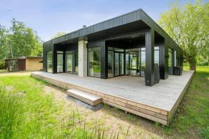 Simple Elegance And Panoramic Sea View At Kulhuse