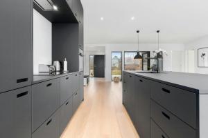 Simple Elegance And Panoramic Sea View At Kulhuse