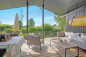 Summer House Idyll Near Forest And Beach