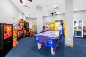 Resort Style Condo 4 miles from Disney