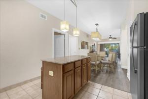 Resort Style Condo 4 miles from Disney