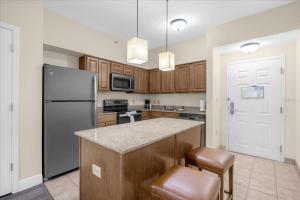 Resort Style Condo 4 miles from Disney