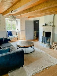 18Th-Century Limestone House In Hablingbo