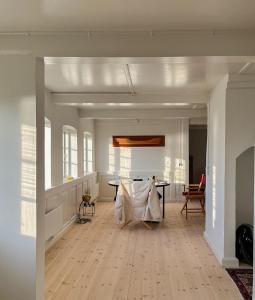 Bright Beach Villa With Sea Views To Hesselø Bay