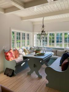 Thatched Idyll Close To The Sea In Liseleje