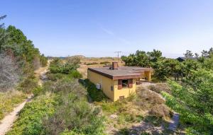 The Yellow House 200 Metres From The Beach