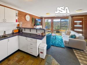 Bluegums 3 - 2 bedroom apartment sleeps 6 with great views