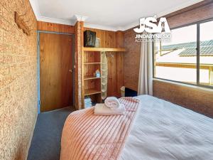 Bluegums 3 - 2 bedroom apartment sleeps 6 with great views